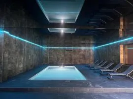Villa 400m2 piscine intérieure très calme