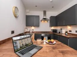 The Croston promenade balcony apartment- Morecambe central promenade, beach front and sea views