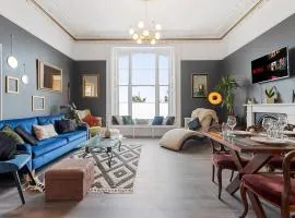 Beach access, Modern & Spacious 2 bed Apartment By The Sea, free parking, wifi, netflix