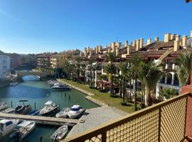 Apartamento con terraza sobre La Marina de Sotogrande, smeštaj za odmor u gradu San Roke