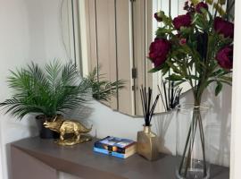 The Reflection Apartment , With river Thames view, hotel with parking in North Woolwich