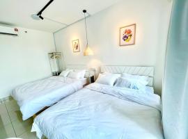 C 1-5 Pax Cozy home Studio 3Bed WIFI&TV Trefoil Setia Alam SCCC, hotel near Setia City Convention Centre, Setia Alam