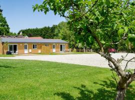 Deer Cottage 1 Uk39330, hotel with parking in Biddenden