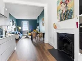 Modern 1 Bed Apartment, Sea Views, free parking, wifi, netflix