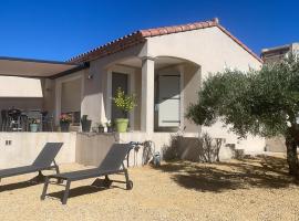 CLOS DES ROMPUDES, hotel in Aramon