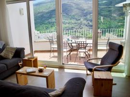 Guejar Sierra House with Spectacular Views, дом для отпуска в городе Гуэхар-Сьерра