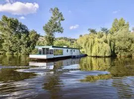 Houseboat - best place in Prague