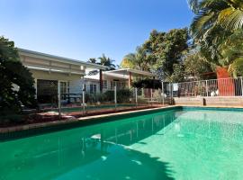 Hampton's House @ Southport - 3Bed Home+ Pool/BBQ, hytte i Gold Coast
