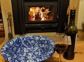 Amiens Cottage. Queenslander, charming, central.