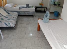 Okoy Guest House, hotell i Bantayan