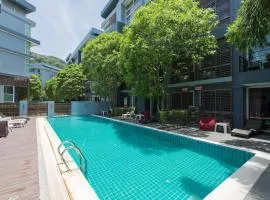 Kris - Modern Spacious 2 Bedroom Condo with Pool