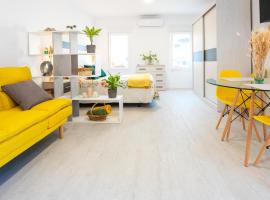 Acogedora casa de invitados con piscina compartida, hotel en Toledo