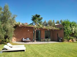 villa marrakech avec piscine: Tameslouht şehrinde bir villa