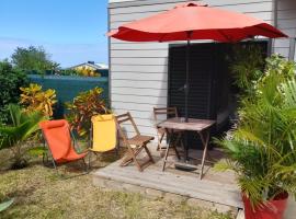 Chambre avec salle de bain, WC et terrasse, location de vacances à L'Étang-Salé