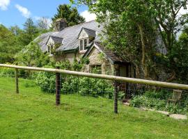 Lower Goytre Farmhouse, vacation home in Llanvair Waterdine