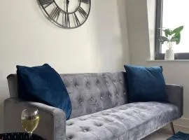 Premier Suite- Bedford city centre with free gym & parking