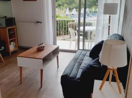 studio calme et paisible avec piscine et parking privé, hotel u gradu 'Balaruc les Bains'