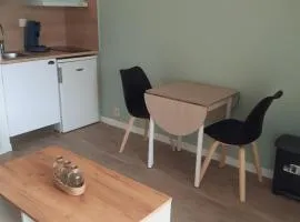 studio calme et paisible avec piscine et parking privé