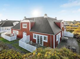 Beautiful Apartment In Ringkbing With Sauna, hotel di Søndervig