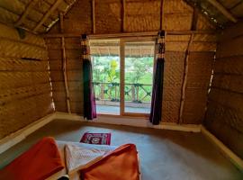 The Gravity Cafe -A Unit Of StayChillHampi, tapak glamping di New Hampi