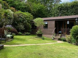 The Cabin, Roundabout Lane, holiday rental in West Chiltington