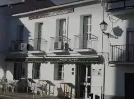 Hostal 2 estrellas -Restaurante Las Tres Encinas EN EL CENTRO DEL PUEBLO