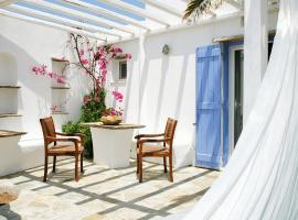 Golden Beach Studios & Suites, hotel in Tinos Town
