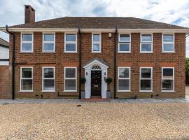 Modern and spacious 7 bedroom house, chalupa v destinaci Littlehampton