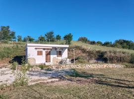 Minicasa nella fattoria, holiday home sa Atessa