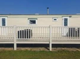 Red 2 Caravan Ingoldmells 6 berth 3 bedrooms