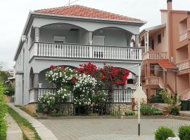Apartmani kod Rade, hotel di Pakoštane