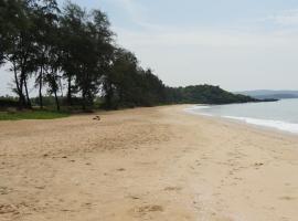 Peace Garden Beach Resort, hotel in Canacona