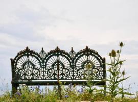 A unique, off-grid Eco Friendly Beach House., котедж у місті Wolferton