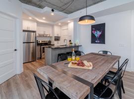 2 Bedroom condo - 800M of Old Quebec !, hotel em Cidade de Quebec