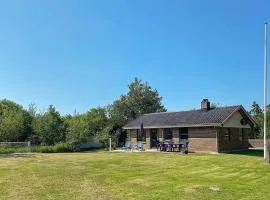 8 person holiday home in Rømø、Lakolkのコテージ