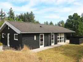 8 person holiday home in Ålbæk-By Traum