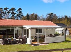 5 person holiday home in MELLBYSTRAND、メルビストランドのホテル