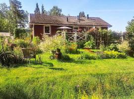 5 person holiday home in FLEN, tradicionalna kućica u gradu 'Flen'