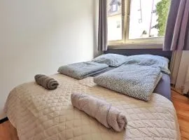 2 Bed Flat - Sleeps 3 - Pets - Parking - Wifi