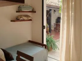 Habitación con baño privado, Violeta Roga