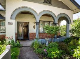 Charming inner city home excellent base in Hobart, hotel in zona Hobart Convention And Entertainment Centre, Hobart