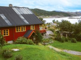 Seven-Bedroom Holiday home in Flatanger 2, holiday rental in Straum