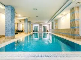 İsr Baku Hotel apartment with a pool