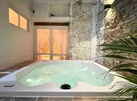 3BR Old city amazing house jacuzzi wifi hottub