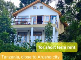 Holiday cottage by the river, Arusha, hytte i Arusha
