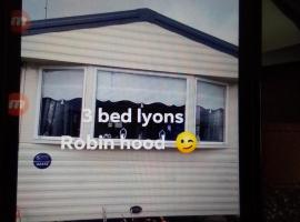 Deluxe 3 bedroom Lyons Robin hood oaklands with free wifi free sky, hotel em Meliden