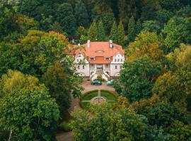 Dwór Sanna, khách sạn golf ở Wierzchowiska