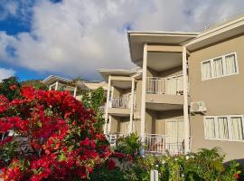 Harmony Self-Catering Apartments, hotel de playa en Beau Vallon
