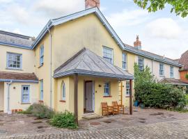 Nightingale House, holiday home in Ottery Saint Mary