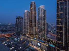 Address Fountain Views: Dubai, Burç Halife yakınında bir otel